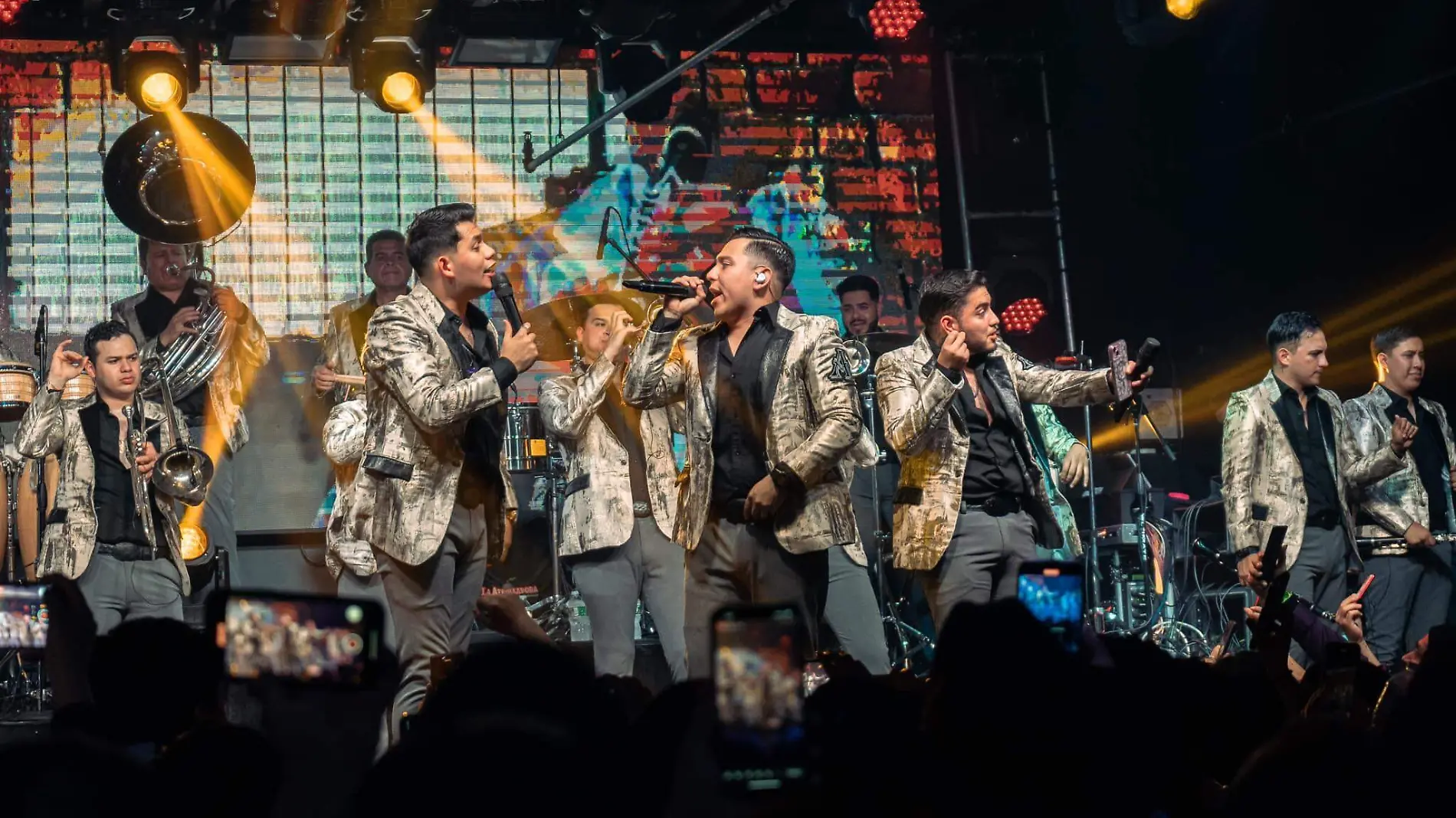 La Arrolladora Banda El Limón